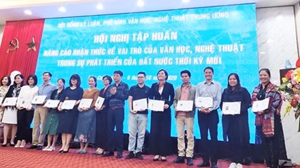 Bế giảng Hội nghị tập huấn về Văn học, Nghệ thuật