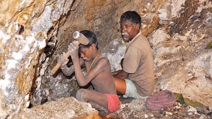 Lao động trẻ em trong mỏ khai khoáng trái phép