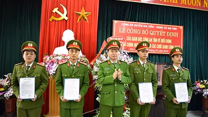 Công bố quyết định về việc điều động cán bộ công an chính quy