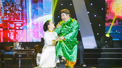 Hồn nhiên "cầm nhầm" để thể hiện tài năng?!