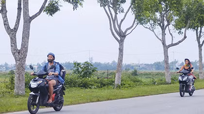 Khó xử du khách nước ngoài vi phạm Luật Giao thông đường bộ