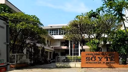 Gần 20 cán bộ Sở Y tế Bình Định đồng loạt xin nghỉ ra Hưng Yên đi lễ hội