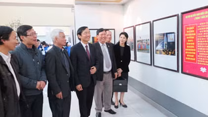 Khai mạc triển lãm ảnh, tư liệu “Đảng cộng sản Việt Nam-Từ Đại hội đến Đại hội”