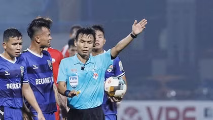 Bi hài từ trọng tài đến ông bầu V.League