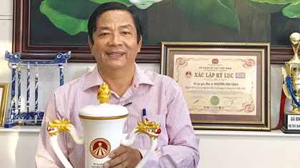 Người yêu bút ở xứ Trầm Hương