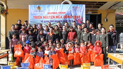 Mang hơi ấm về với các em học sinh tại xã Tả Phìn huyện Sapa