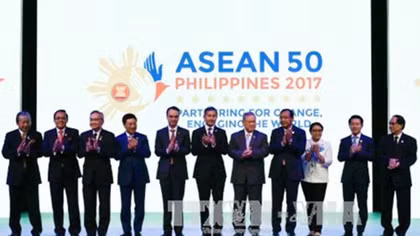 Hội nghị Ngoại trưởng ASEAN và Trung Quốc thông qua dự thảo khung COC