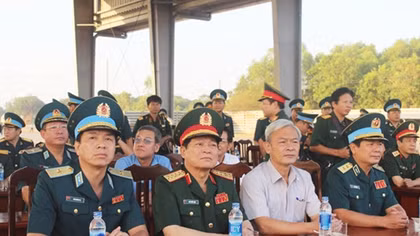 Bộ trưởng Bộ Quốc phòng thăm và kiểm tra công tác xử lý chất độc dioxin