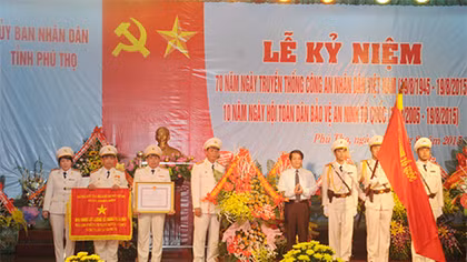 Xây dựng phong trào thi đua đơn vị Anh hùng