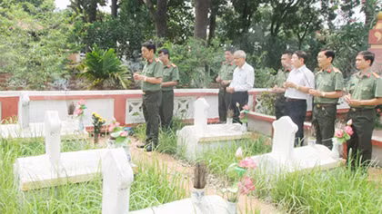 Tri ân tháng Bảy