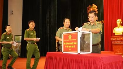 Hơn 4 tỷ đồng đến với đồng bào miền Trung