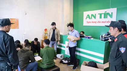 Khám xét 5 cơ sở cầm đồ cho vay nặng lãi ở Hà Tĩnh