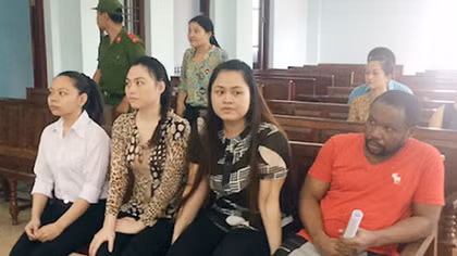 Điều tra bổ sung vụ trai tây lừa đảo phụ nữ qua mạng