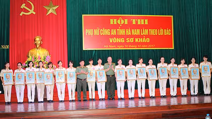 Phụ nữ Công an Hà Nam làm theo lời Bác