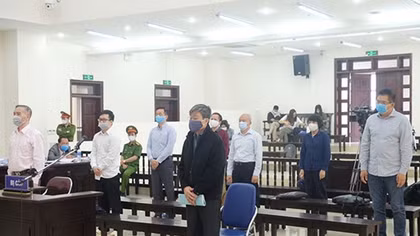 Các đồng phạm của bị cáo Nguyễn Bắc Son bào chữa trong ân hận