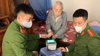 Xuyên đêm làm căn cước công dân