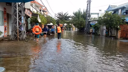 Một dân quân tự vệ tử vong trong lúc đi giúp dân vùng lũ