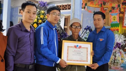 Truy tặng bằng khen "Thanh niên sống đẹp" cho dân quân thiệt mạng sau khi cứu hộ