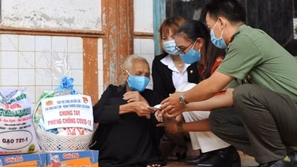 Chung tay hỗ trợ người nghèo trong dịch COVID-19