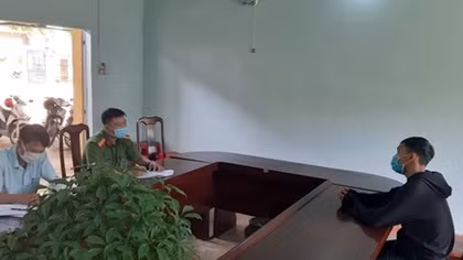 Đang bị yêu cầu cách ly tại nhà, vẫn trốn ra ngoài đi chơi