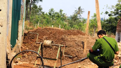 Đào giếng thuê, hai người bị điện giật thương vong