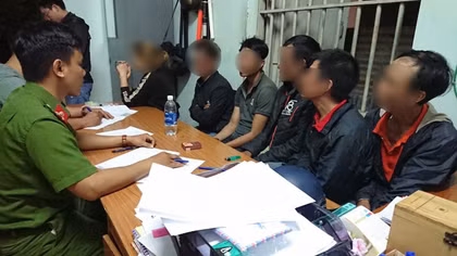 Công an xã chính quy phá tụ điểm buôn bán ma tuý