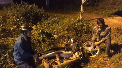 Xe máy tông liên hoàn trong đêm, 5 người thương vong
