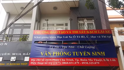 Cơ quan Công an vào cuộc vụ hàng trăm học viên kêu cứu vì TT đào tạo lái xe đóng cửa