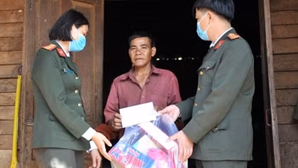Sẻ chia “hơi ấm” Tết yêu thương đến với đồng bào Tây Nguyên