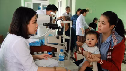 Khám bệnh, cấp phát thuốc cho hơn 1.000 người nghèo tại Quãng Ngãi