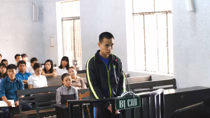 Giáo viên dạy nhạc vác búa đi hiếp dâm 
