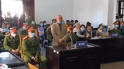 Xét xử cựu Bí thư xã giết cháu để trốn nợ