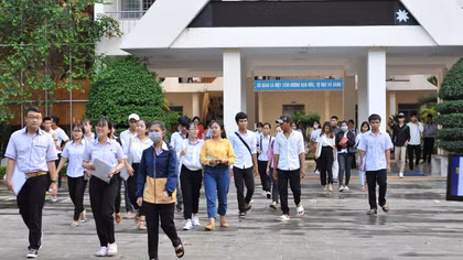 Đắk Lắk cho học sinh khối 9 và 12 đi học trở lại từ 27/4