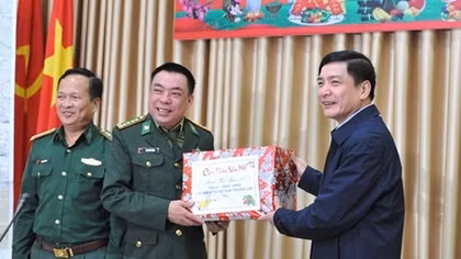 Lãnh đạo tỉnh Đắk Lắk thăm, chúc Tết các đơn vị lực lượng vũ trang