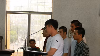 Mang hung khí đi đánh trả thù, 10 bị cáo lãnh án hơn 170 năm tù