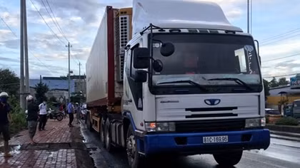 Nghi vấn xe đầu kéo gây tại nạn chết người rồi bỏ đi