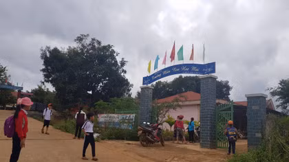 Tập thể giáo viên “tố” Ban giám hiệu cắt bớt khẩu phần ăn của học sinh