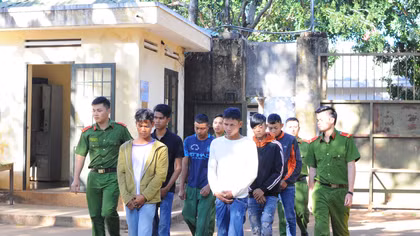 Bắt khẩn cấp 6 đối tượng chống người thi hành công vụ