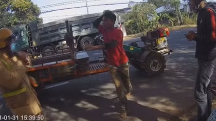 Say xỉn còn dùng dao đuổi chém CSGT