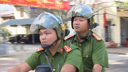 “Nếu không có 2 đồng chí Công an, con tôi sẽ không biết ra sao?”