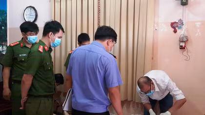 Chủ tịch xã tử vong trong tư thế treo cổ ở vườn nhà