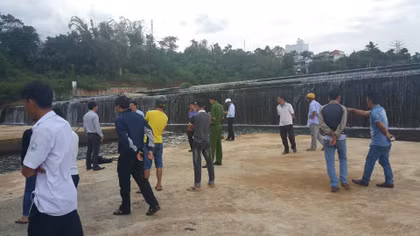 Rủ nhau tắm hồ, 2 học sinh bị đuối nước thương tâm