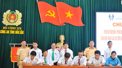 Nâng cao hiểu biết và ý thức chấp hành pháp luật cho tài xế