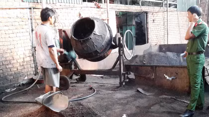 Hơn 3 tấn cà phê nhuộm đen bằng pin đã bán trên thị trường