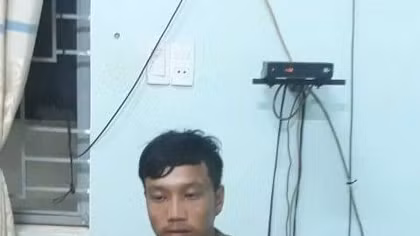 Mâu thuẫn với vợ, cha ruột nhẫn tâm dìm chết con trai 1 tuổi