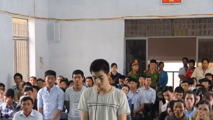 Án mạng từ việc tranh nhau nhận nhân viên phục vụ là người yêu
