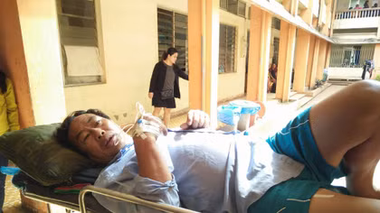 Tranh chấp đất đai, 2 cha con bị bắn và chém trọng thương