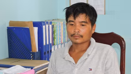 Mâu thuẫn cá nhân, mang súng AK bắn trúng yết hầu đối thủ