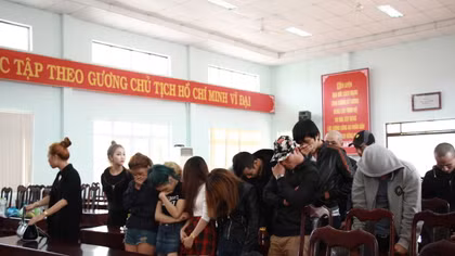 Đột nhập quán karaoke lúc rạng sáng, phát hiện 37 đối tượng đang phê ma túy