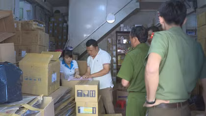 Bắt giữ hàng nghìn sản phẩm thuốc tây không rõ nguồn gốc